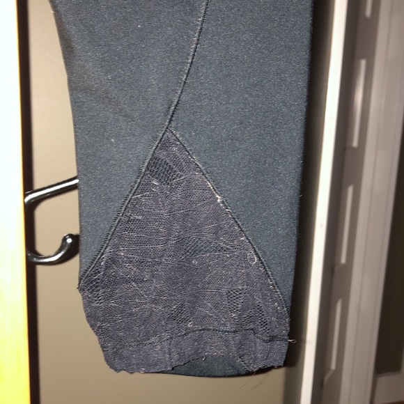 Under Armour workout capris - Picture 5 of 9